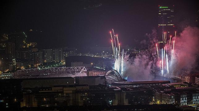 Una ceremonia cargada de nostalgia cierra la centenaria «Catedral» del fútbol