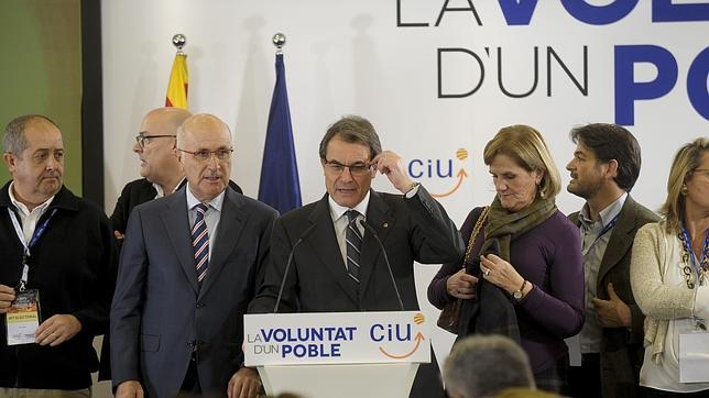 Una encuesta pronostica por primera vez una derrota electoral de CiU