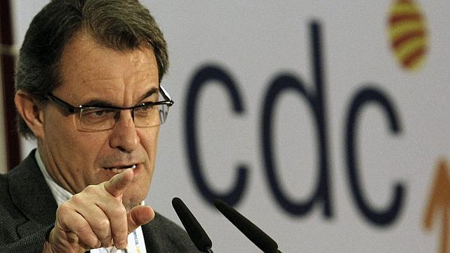 El votante castiga a CiU por convertirse en una mala copia de ERC