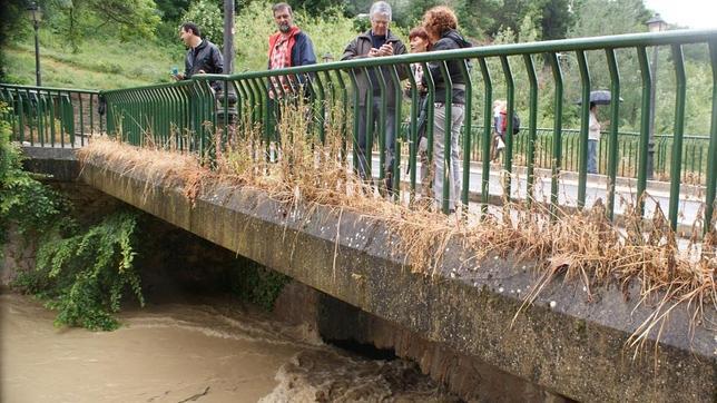Alarma en Pamplona ante la crecida del río Arga