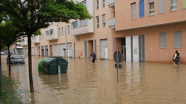 Comienza a descender el nivel de agua en Pamplona
