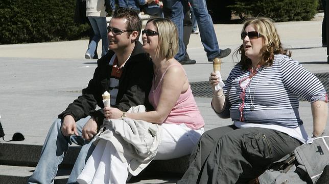 Gran polémica en Milán por la prohibición de tomar helado a partir de la medianoche