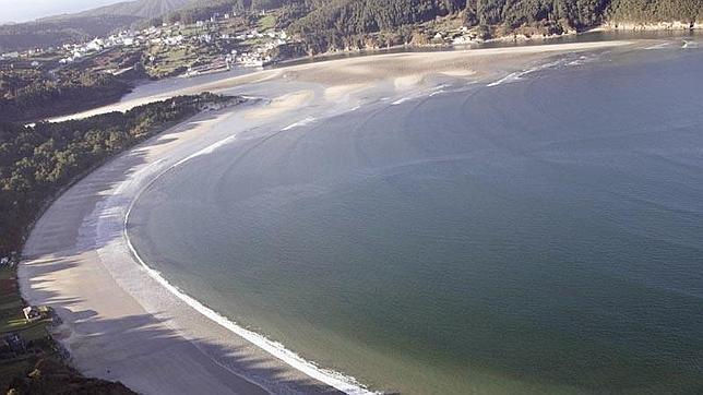 Arealonga es una de las playas más largas de la costa de Lugo