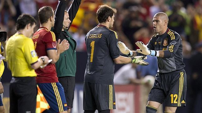 El nuevo debate del fútbol español: ¿Casillas o Valdés?