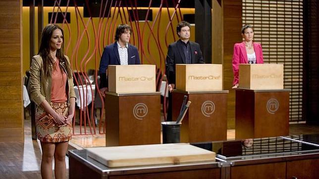 Eva González junto al jurado