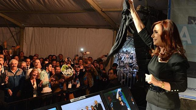 Cristina Kirchner cambia el nombre al yacimiento expropiado de YPF y gritará «Vaca Viva»