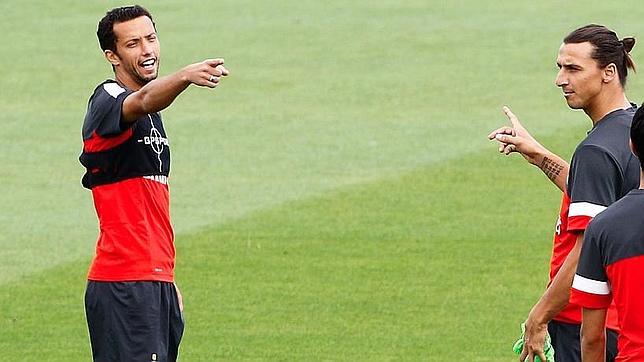 Nené e Ibrahimovic discuten en un entrenamiento del PSG
