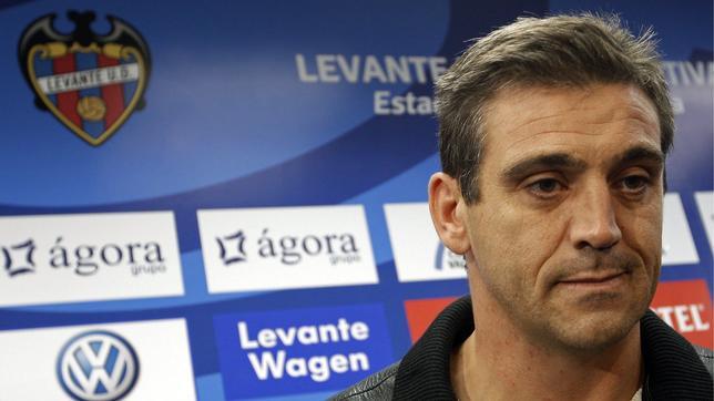 El Levante despide a Ballesteros en plena polémica por los supuestos amaños
