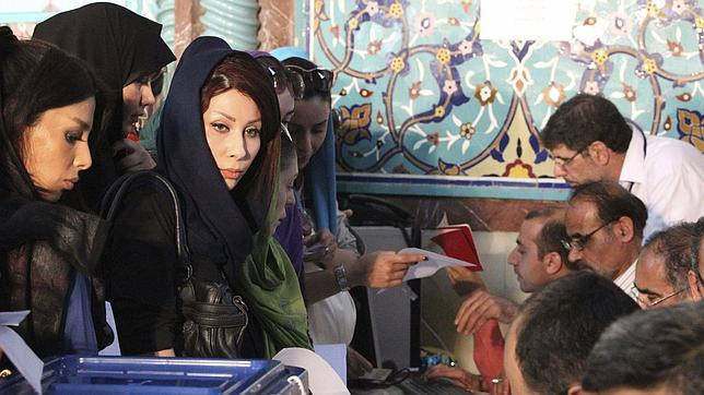 El moderado Rohani consigue más de la mitad de los votos según los resultados parciales