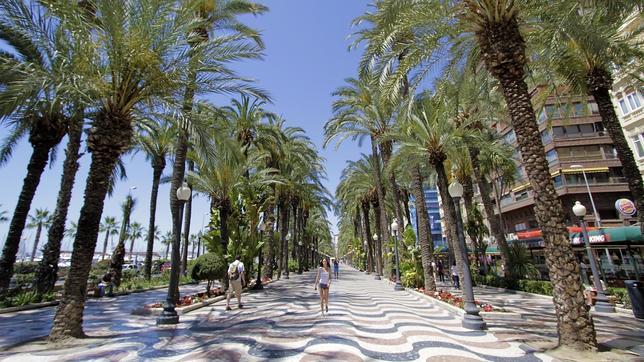 El Paseo de la Explanada, punto de encuentro de los alicantinos