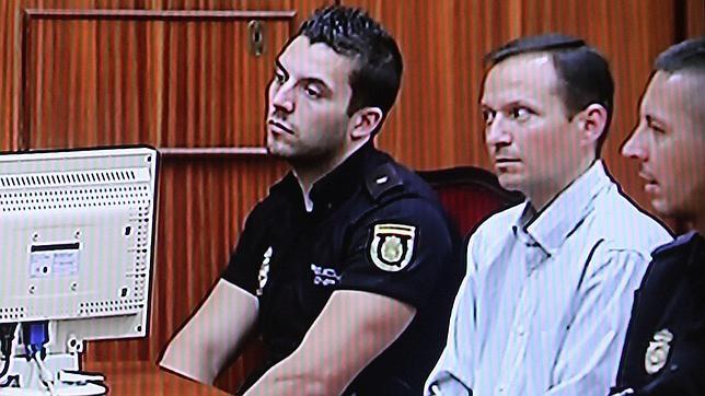 Bretón: el hombre de la máscara que no pestañea en el banquillo