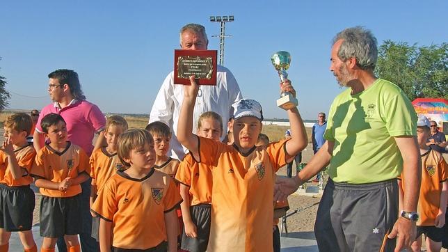 Fiesta de fútbol base en Gerindote