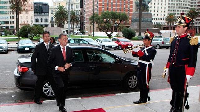 Presidencia no dice con quiénes ha viajado Rivero en 2013