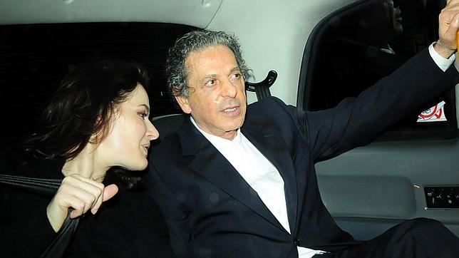 Charles Saatchi confirma que agredió a su esposa