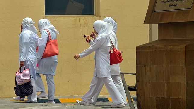 Condenan a dos activistas saudíes por ayudar a una mujer a abandonar a su marido