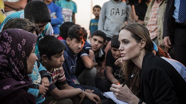Angelina Jolie visita a los refugiados sirios en Jordania