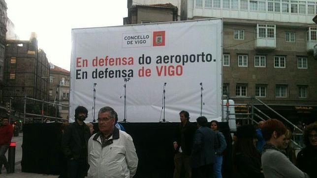 Caballero logra en Twitter apoyos en su cruzada por el aeropuerto de Peinador