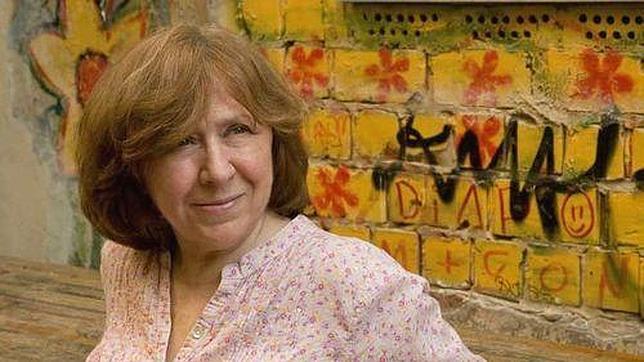 Svetlana Alexijevich gana el premio de la Paz de los libreros alemanes