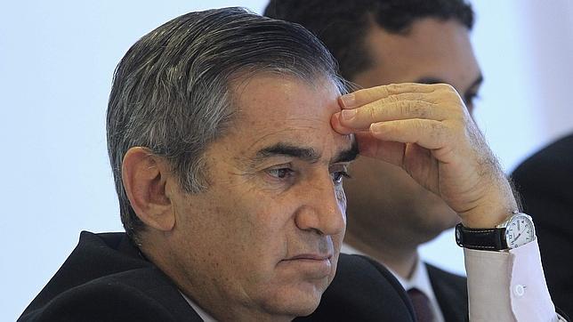 El secretario general de la presidencia, Gilberto Carvalho, durante una reunión con indígenas este miércoles en el Palacio de Planalto