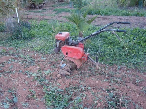 Muy grave tras quedar sus piernas atrapadas bajo una moto azada en Batres