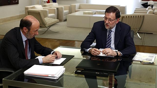 Rajoy y Rubalcaba hacen frente a las nuevas exigencias del FMI