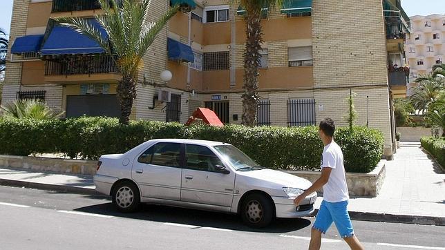 El bebé recién nacido rescatado de una tubería en Alicante todavía tenía el cordón umbilical