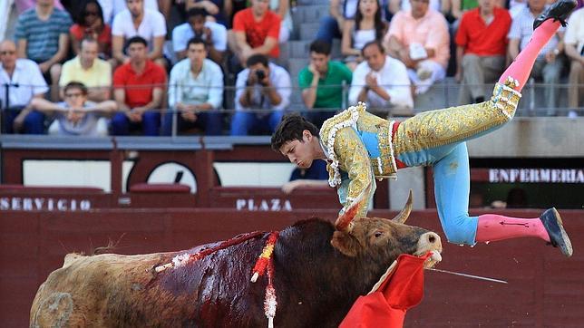 La cornada a Sebastián Ritter trunca el duelo al sol en Las Ventas