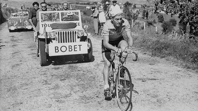 Bobet en una contrarreloj del Tour de 1953, el primero que ganó