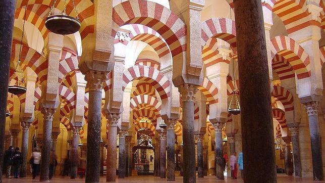 La mezquita-catedral de Córdoba y el Parque Güell, las mejores atracciones turísticas de Europa