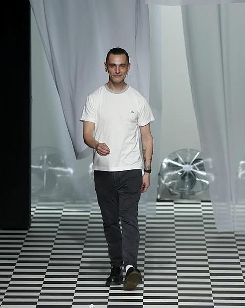El diseñador español Davidelfín sobre la pasarela de la Madrid Fashion Week
