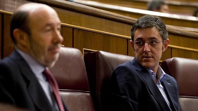 Rubalcaba se encierra con sus diputados a explicarles el pacto con Rajoy