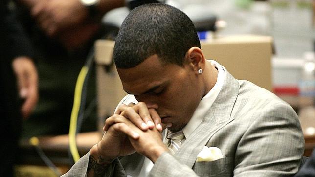 Chris Brown podría ir a prisión por darse a la fuga tras atropellar a una mujer