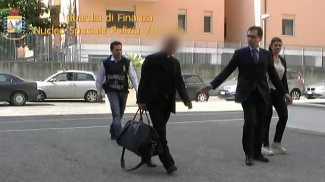 Arrestado un monseñor del Vaticano por presunto lavado de dinero, corrupción y estafa