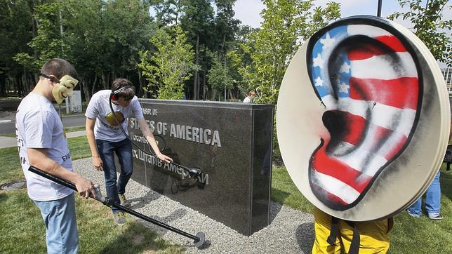 El padre de Snowden dice que su hijo podría volver a EE.UU. «bajo condiciones»