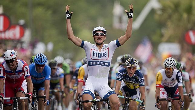 Contador arranca con caída