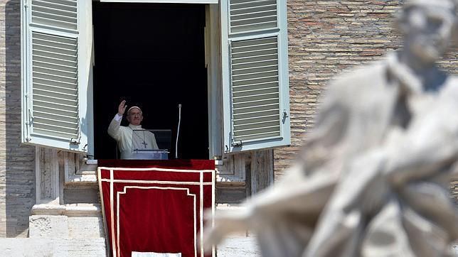 El Papa elogia el «gran ejemplo» de la renuncia de Benedicto XVI