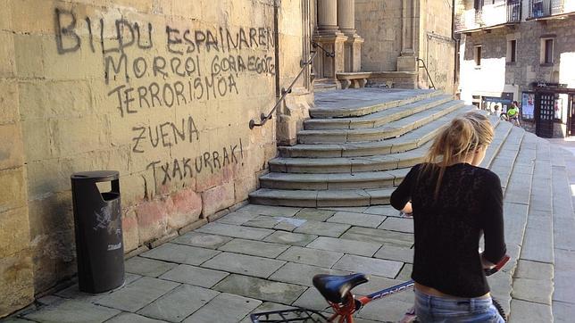 Rebelión proetarra contra Bildu, en su propia casa