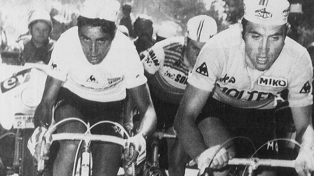 Ocaña (izquierda) junto a su bestia negra (y la de tantos), Eddy Merckx