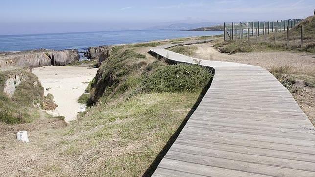 A pie desde As Furnas es posible acceder a las playas colindantes