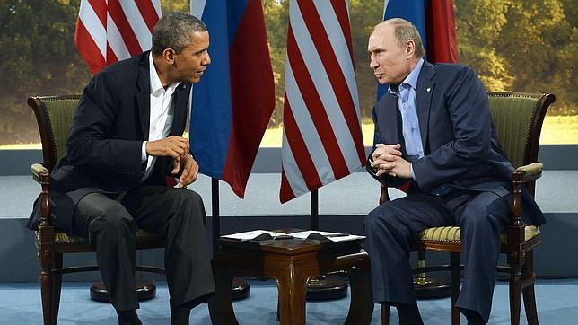 Putin advierte que si Snowden quiere quedarse en Rusia debe cesar su actividad contra EE. UU.