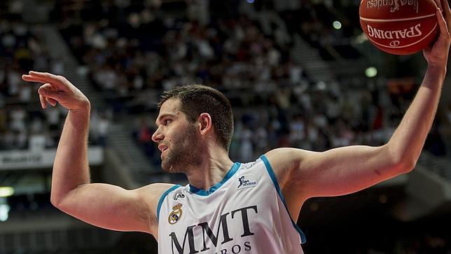 Felipe Reyes renueva por el Real Madrid