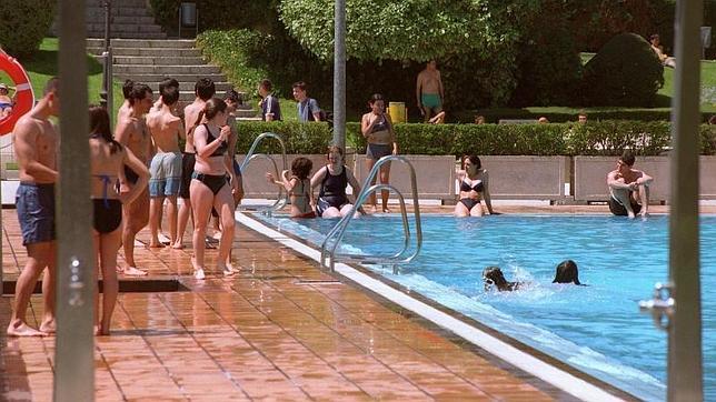 Nuestro cuerpo se deshidrata durante la exposición al sol, por lo que hay que compensar esa pérdida de agua