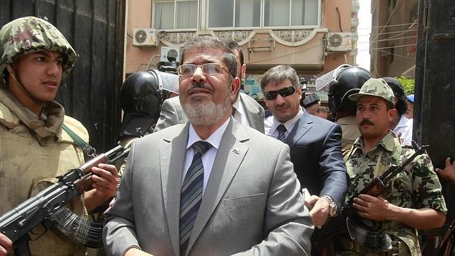 Los Hermanos Musulmanes dicen que Mursi ha sido trasladado al Ministerio de Defensa