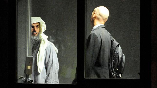 Abu Qatada llega a Jordania para ser juzgado en un «juicio justo»