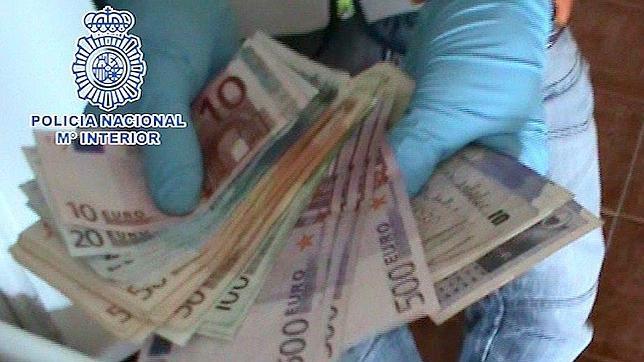 La Policía desarticula una red de proxenetas en Puerto Banús