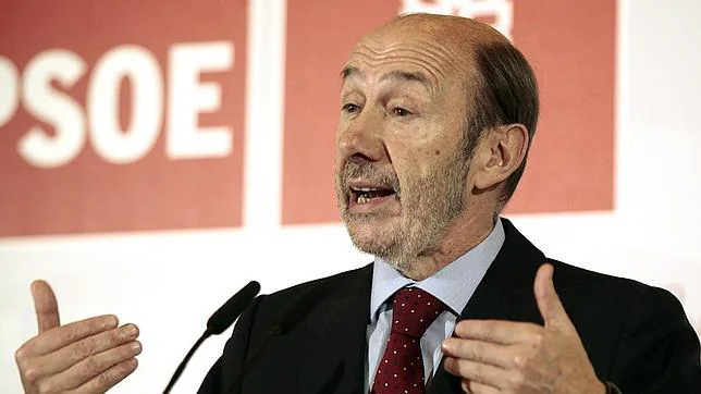 El PSOE da el «salto federal» para salvar su relación con el PSC