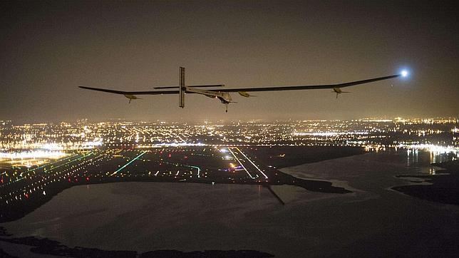 El avión Solar Impulse llega a Nueva York y completa su travesía por Estados Unidos