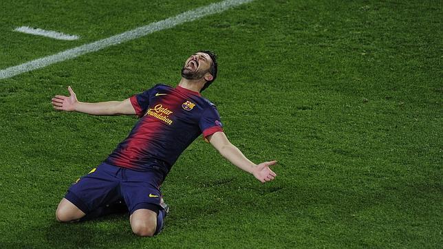 Villa celebra el tanto de la remontada ante el Milán