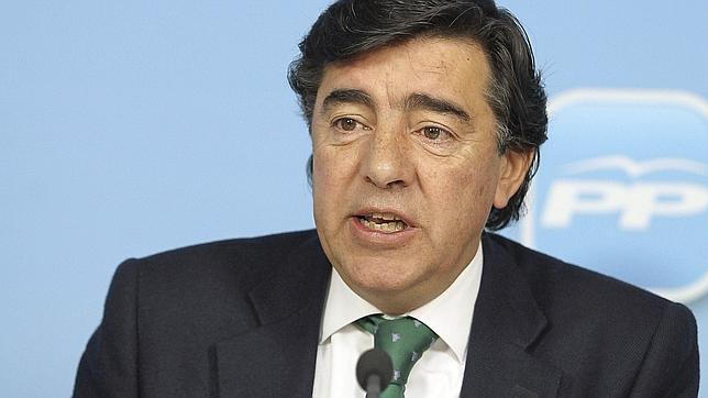 El PP pide a PSOE e IU que «reconsideren» su plante a la ley de transparencia