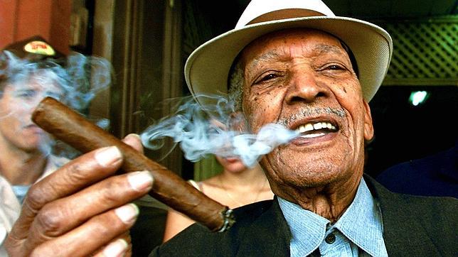 Un álbum recopilatorio conmemora el décimo aniversario de la muerte de Compay Segundo